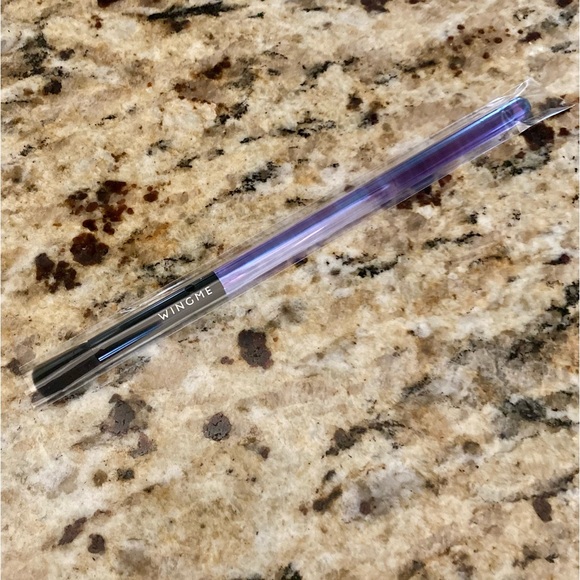 WINGME COSMETICS ALL OVER BLENDING EYESHADOW BRUSH HOLOGRAPHIC - Picture 2 of 7